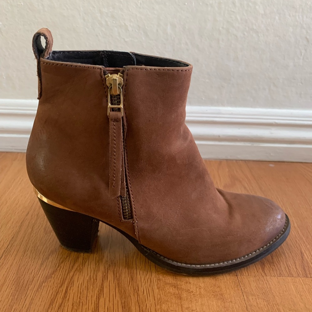 Steve Madden suede ankle boots size 5.5